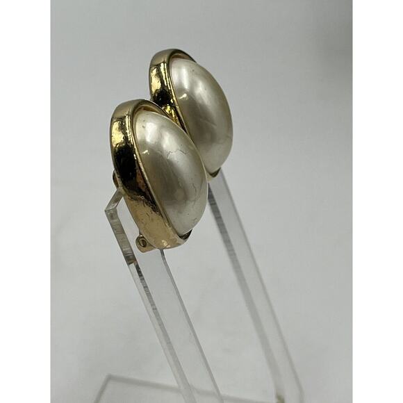 Christian Dior Vintage Gold Tone Oval Clip On Earrings Faux Pearl Cabochon - Picture 8 of 16
